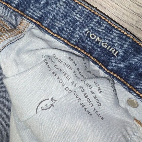 American Eagle Medium Wash Tom Girl Jeans Size 6 - Picture 4 of 8
